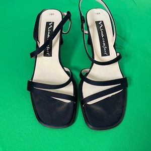 Nina comfort Navy Heels